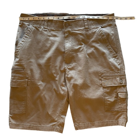 WearFirst Grey Cargo Style Shorts 8 Pockets Size 38. Really Great Condition! - Picture 5 of 9